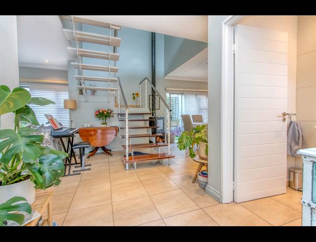 3 BEDROOM DUPLEX TO LET IN BRYANSTON